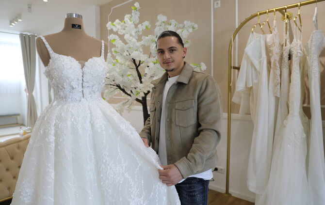 Valdet Haziri im Brautladen "Valdrina's Fairytale" in Rommelshausen.