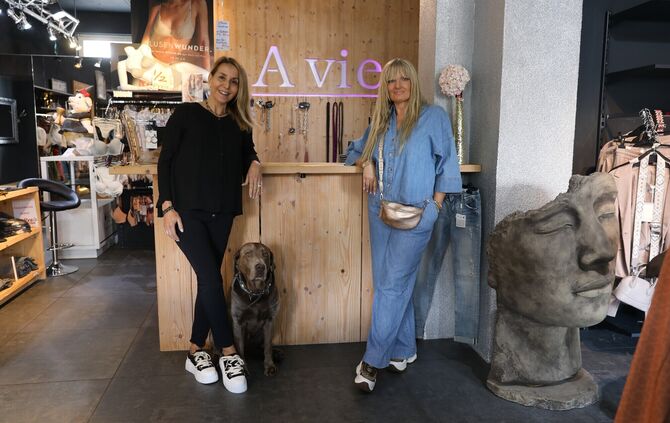 Alexandra Blatt, Hund Milo und Andrea Amodeo-Hofer in "A Vie" in Bittenfeld.