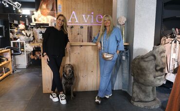 Alexandra Blatt, Hund Milo und Andrea Amodeo-Hofer in "A Vie" in Bittenfeld.
