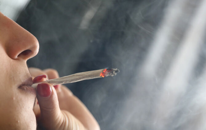 Drogen gras joint sucht kiffen symbol symbolbild symbolfoto