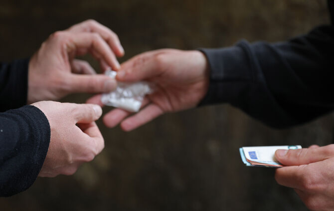 Drogen drogenhandel Hasch Geld handel symbol symbolbild symbolfoto