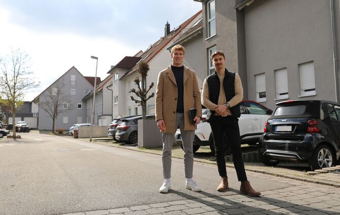 Die Immobilienmarkler Leonard Grotz und Paul Schlümer.