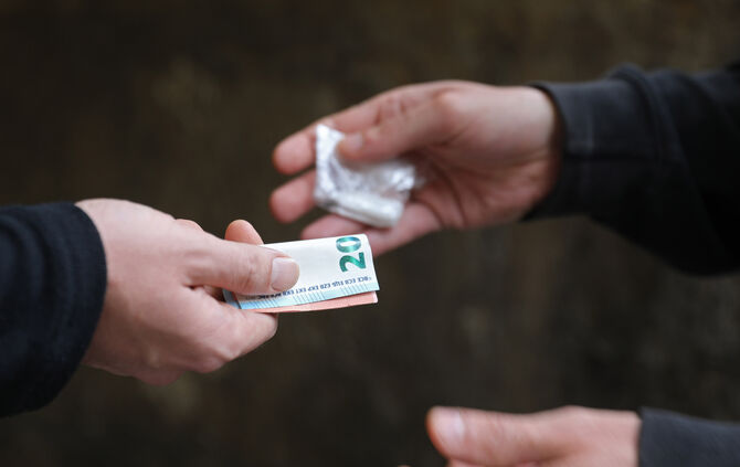 Drogen drogenhandel Hasch Geld handel symbol symbolbild symbolfoto