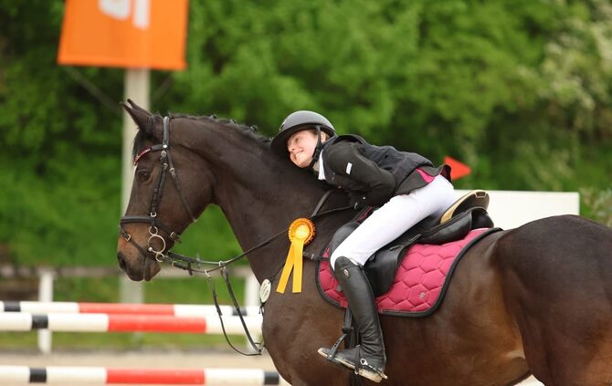 ava_isabella_rechner_siegerin_l_springen_x_sophia_g_fotografie