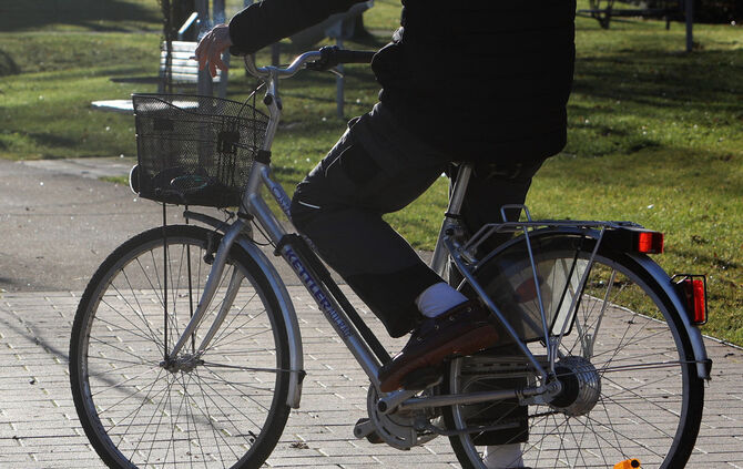 Radfahrer Fahrradfahrer Fahrrad Rad Symbol Symbolbild Symbolfoto
