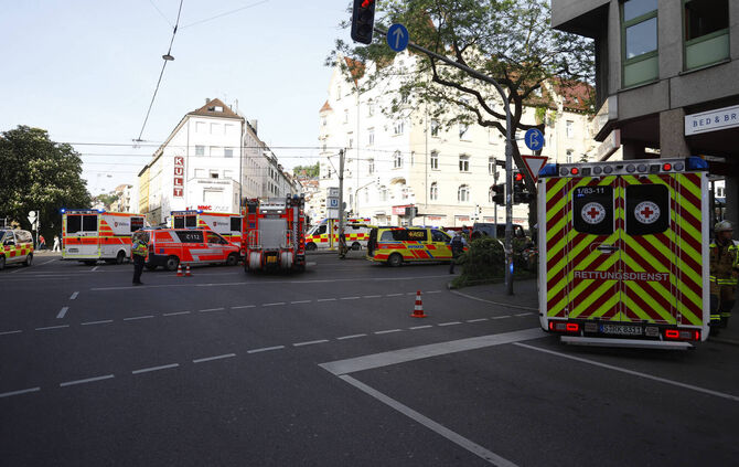 SUV in Menschenmenge gefahren! Mehrere Verletzte - Frau wird reanimiert