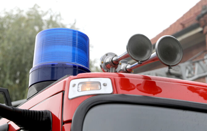 Feuerwehr Blaulicht Brand Sirene Symbolfoto