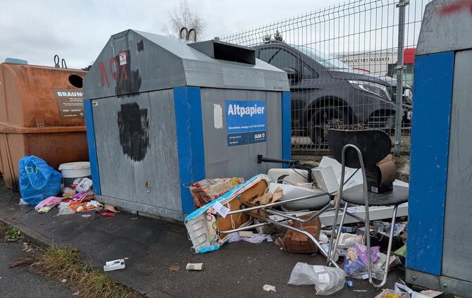 Vermüllung Container - 1