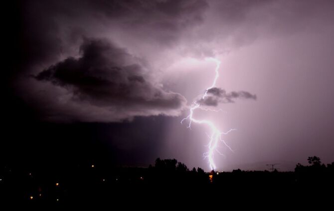 Blitz Gewitter Unwetter Symbol Symbolbild Symbolfoto