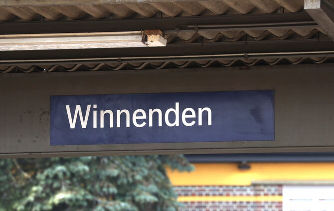 S-Bahn sbahn s bahn schild Bahnhof winnenden sbahn s bahn symbol symbolbildsymbolfoto
