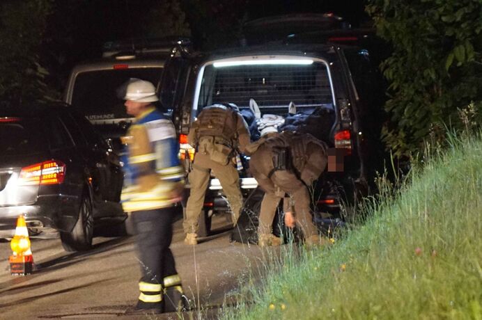 Murrhardt-Unterneustetten: Person verbarrikadiert sich in Schuppen - Feuerwehr und Polizei Im Grosseinsatz