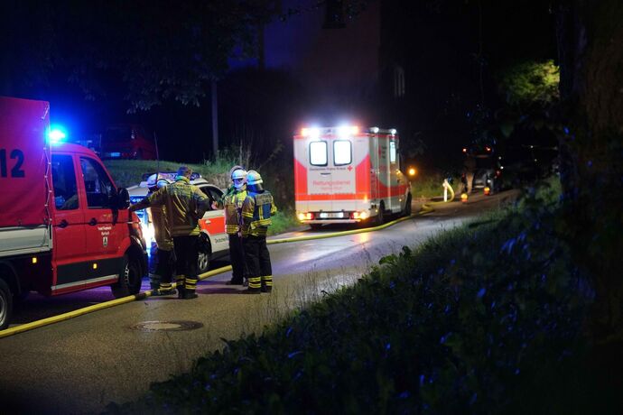 Murrhardt-Unterneustetten: Person verbarrikadiert sich in Schuppen - Feuerwehr und Polizei Im Grosseinsatz