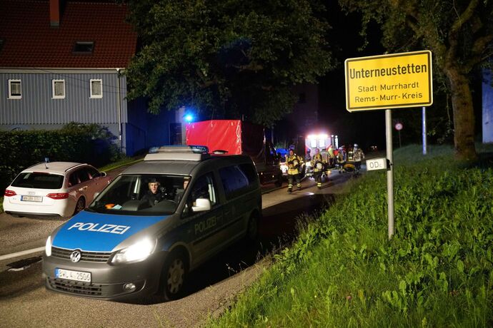 Murrhardt-Unterneustetten: Person verbarrikadiert sich in Schuppen - Feuerwehr und Polizei Im Grosseinsatz
