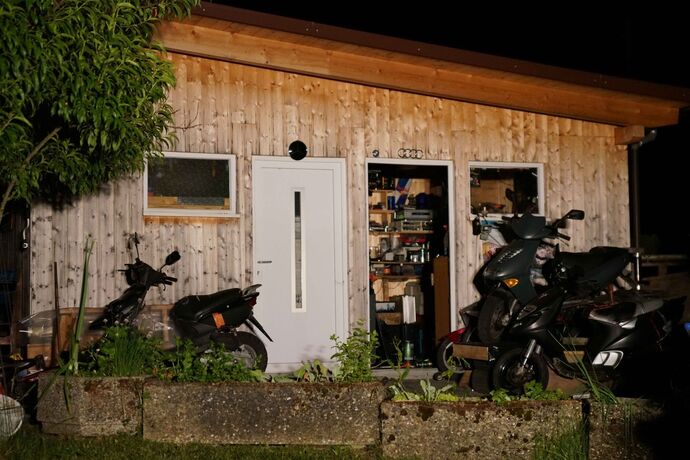 Murrhardt-Unterneustetten: Person verbarrikadiert sich in Schuppen - Feuerwehr und Polizei Im Grosseinsatz