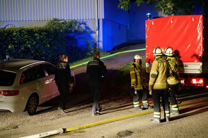 Murrhardt-Unterneustetten: Person verbarrikadiert sich in Schuppen - Feuerwehr und Polizei Im Grosseinsatz