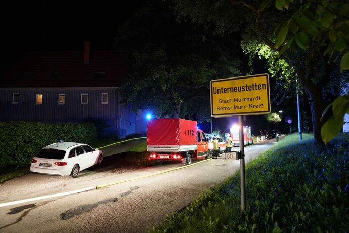 Murrhardt-Unterneustetten: Person verbarrikadiert sich in Schuppen - Feuerwehr und Polizei Im Grosseinsatz