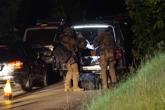 Murrhardt-Unterneustetten: Person verbarrikadiert sich in Schuppen - Feuerwehr und Polizei Im Grosseinsatz