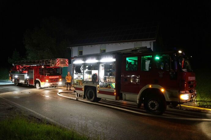 Murrhardt-Unterneustetten: Person verbarrikadiert sich in Schuppen - Feuerwehr und Polizei Im Grosseinsatz