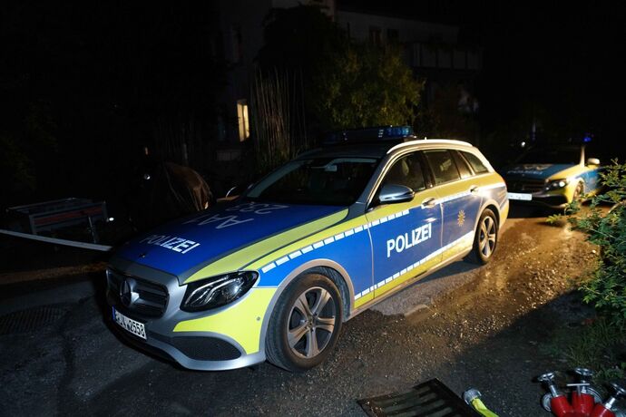 Murrhardt-Unterneustetten: Person verbarrikadiert sich in Schuppen - Feuerwehr und Polizei Im Grosseinsatz