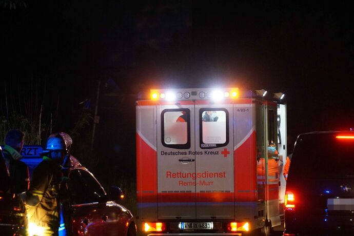 Murrhardt-Unterneustetten: Person verbarrikadiert sich in Schuppen - Feuerwehr und Polizei Im Grosseinsatz