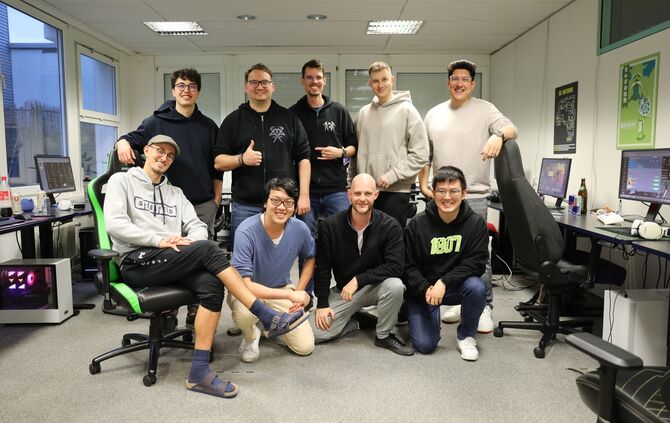 Neun Freunde feierten den Junggessellenabschied von Alex (hinten in der Mitte) im 1337 Bootcamp in Waiblingen.