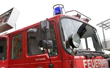 Feuerwehr Feuerwehrauto Blaulicht Symbolfoto
