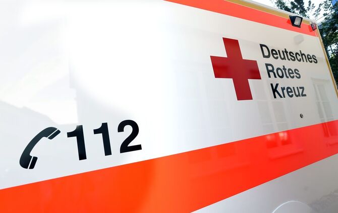 DRK Krankenwagen Rettungswagen Rettungsdienst Symbol Symbolfoto Blaulicht