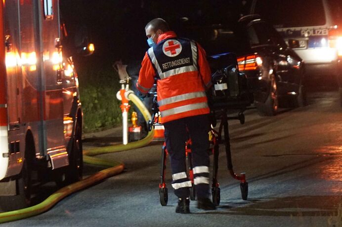 Murrhardt-Unterneustetten: Person verbarrikadiert sich in Schuppen - Feuerwehr und Polizei Im Grosseinsatz