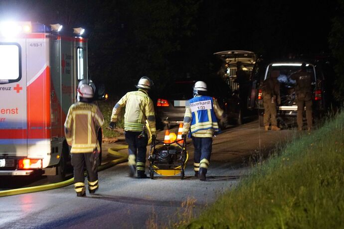 Murrhardt-Unterneustetten: Person verbarrikadiert sich in Schuppen - Feuerwehr und Polizei Im Grosseinsatz