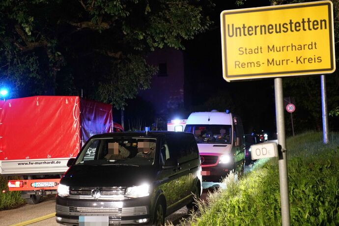 Murrhardt-Unterneustetten: Person verbarrikadiert sich in Schuppen - Feuerwehr und Polizei Im Grosseinsatz