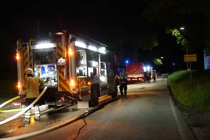 Murrhardt-Unterneustetten: Person verbarrikadiert sich in Schuppen - Feuerwehr und Polizei Im Grosseinsatz