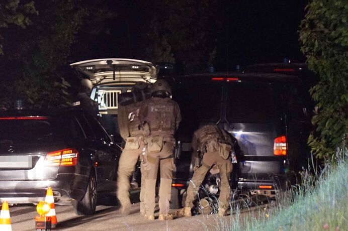 Murrhardt-Unterneustetten: Person verbarrikadiert sich in Schuppen - Feuerwehr und Polizei Im Grosseinsatz