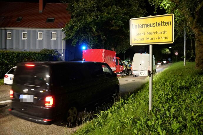 Murrhardt-Unterneustetten: Person verbarrikadiert sich in Schuppen - Feuerwehr und Polizei Im Grosseinsatz