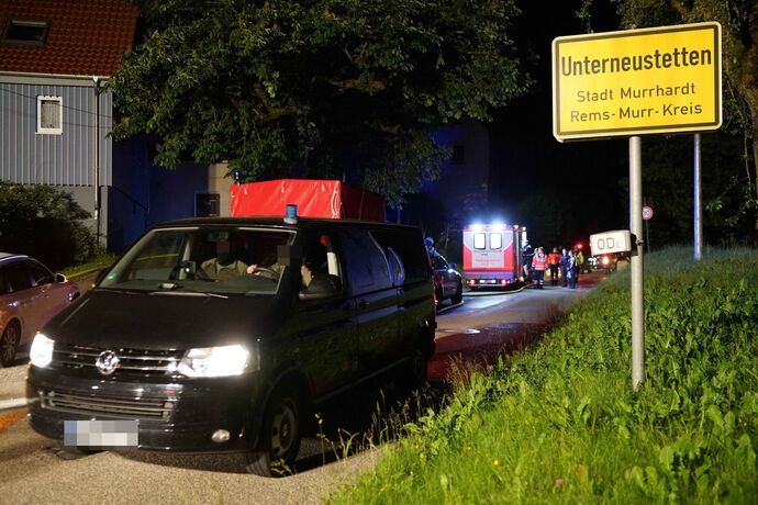 Murrhardt-Unterneustetten: Person verbarrikadiert sich in Schuppen - Feuerwehr und Polizei Im Grosseinsatz