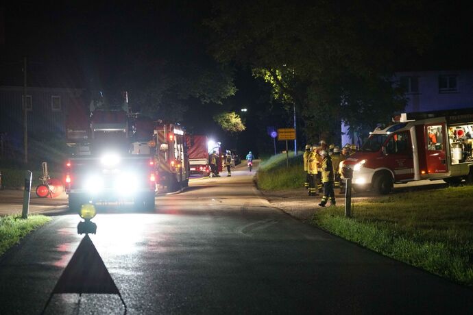 Murrhardt-Unterneustetten: Person verbarrikadiert sich in Schuppen - Feuerwehr und Polizei Im Grosseinsatz