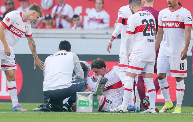 Fußball VfB Stuttgart vs. FC Augsburg - 1