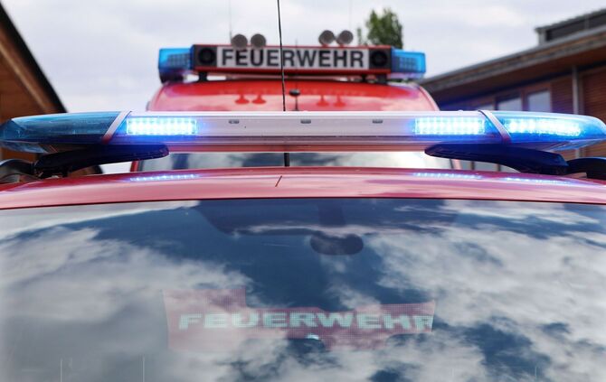 Blaulicht Feuerwehr Brand Feuerwehreinsatz Symbol Symbolbild Symbolfoto