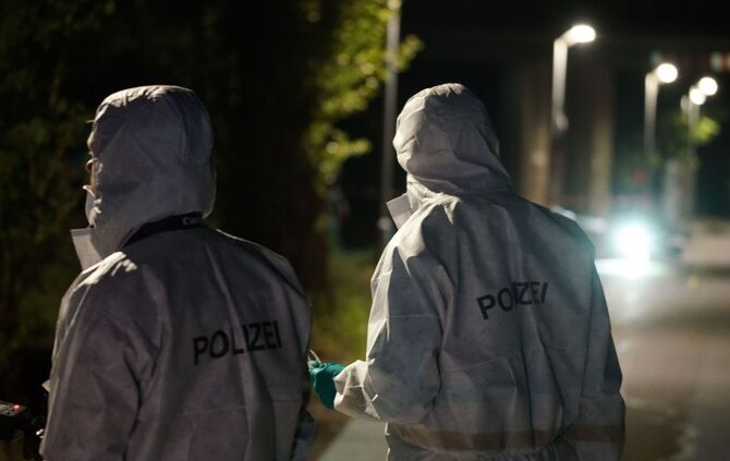 Goeppingen: Schuesse in der Innenstadt - Spurensicherung im Einsatz