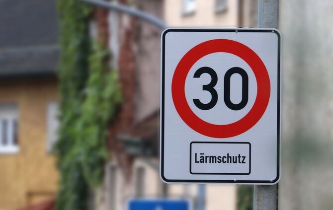 30er-Zone Lärmschutz Tempo 30 symbol symbolbild symbolfoto