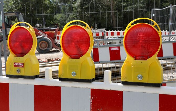 Baustelle Absperrung Straße gesperrt symbol symbolbild symbolfoto