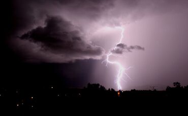 Blitz Gewitter Unwetter Symbol Symbolbild Symbolfoto