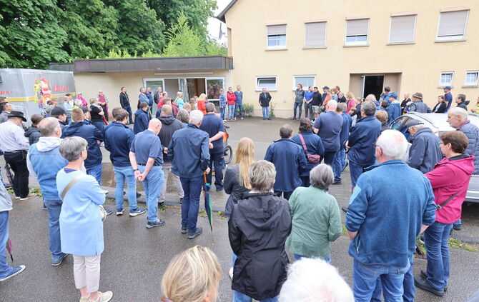 zusammenstehen – zusammenhalten