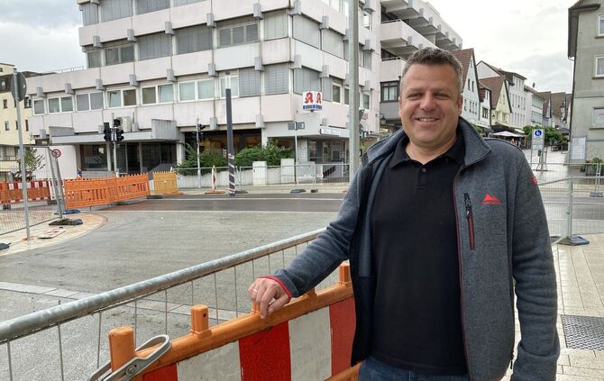 83a633d8-0694-4bbe-b2a0-fe1381ff1127