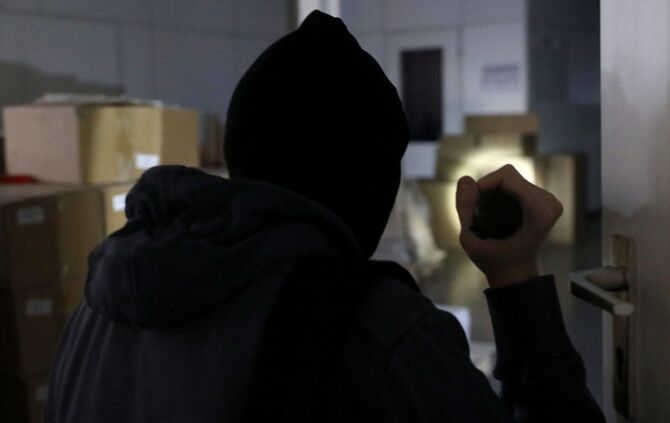 Blaulicht Einbrecher Einbruch Dieb Symbol Symbolbild  Symbolfoto