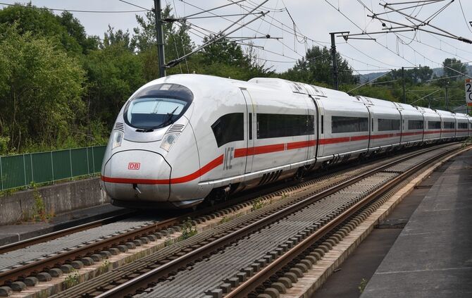 Zug Schnellzug ICE