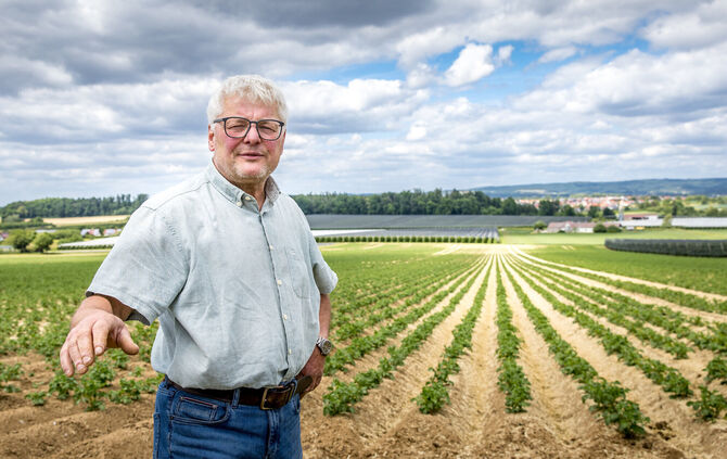 Bernd Häußermann zeigt seinen Demobetrieb des BiodivNetz BW