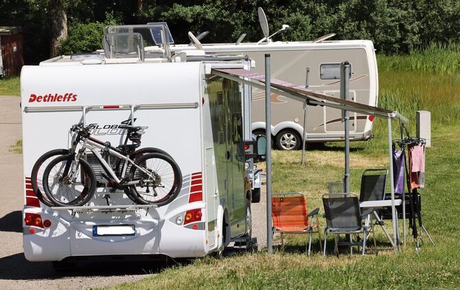 Camper Camping Wohnmobil Aichstrutsee Symbolfoto Symbol - 1