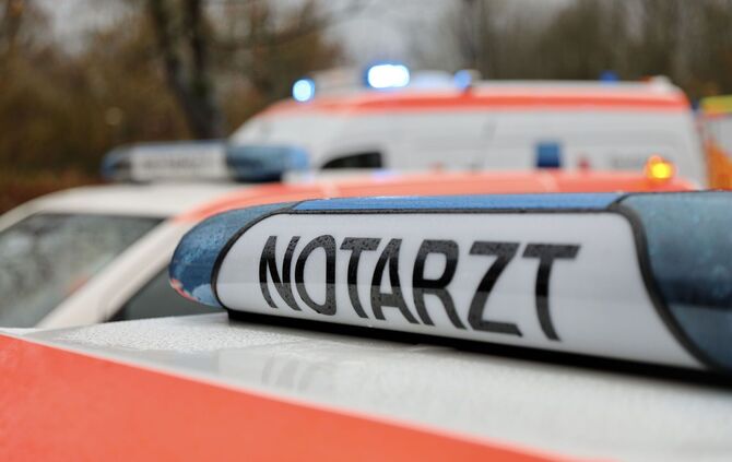 Notarzt Blaulicht Krankenwagen Symbolfoto