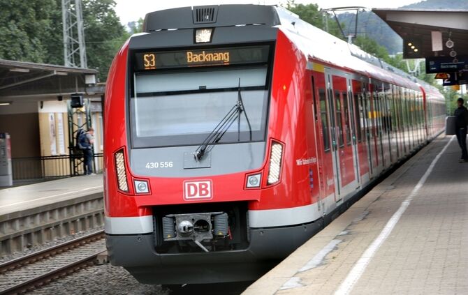 S3 S-Bahn Winnenden Bahnhof Symbol Symbolbild Symbolfoto