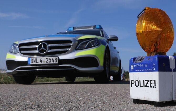 Blaulicht Polizei Polizeistreife Polizeieinsatz Polizeikontrolle Blaulicht Symbol Symbolbild Symbolfoto